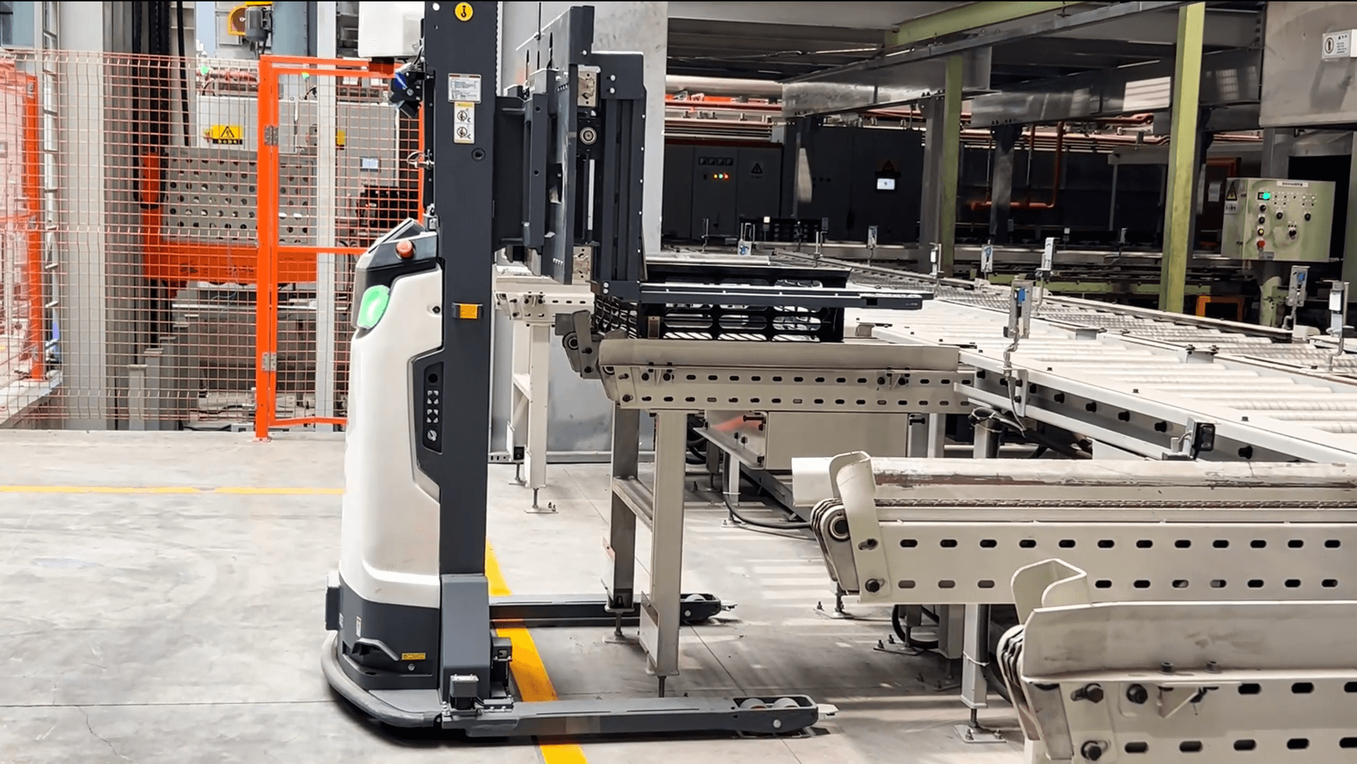 AGV机器人的成本是多少？AGV无人叉车多少钱？